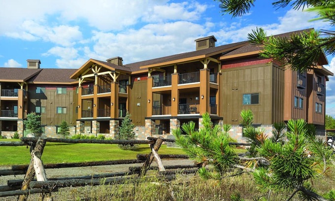 West Yellowstone Condo | Worldmark West Yellowstone 1minute to Gate! queen or 2twins 2ndBR BEST IN TOWN!