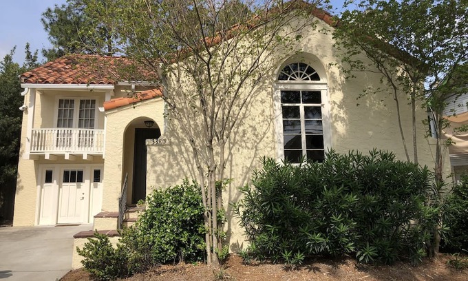 Marlyville - Fontainebleau Apartment | Cozy Apt near Tulane Univ with Off Street Parking on a quiet and safe street