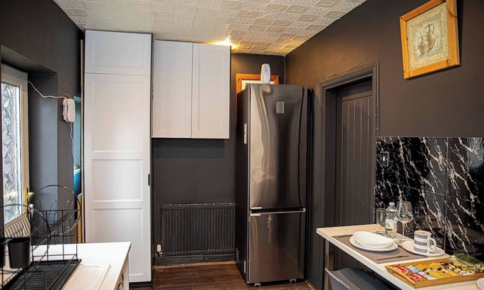 Droylsden House | Home in Manchester Near Etihad Stadium - Parking