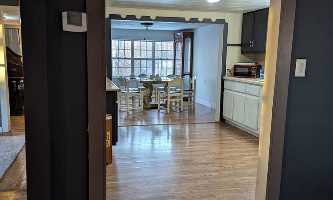 Poplar Bluff House | Charming Bungalow in lovely Poplar Bluff with WiFi