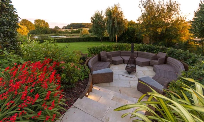 Hockerton House | Outstanding 5 en-suite bedroom home with Gym, Steam room, bar, lake view garden