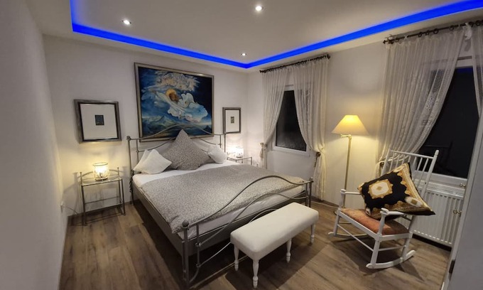 Wuppertal Apartment | Basic Apartment with Artistic Flair