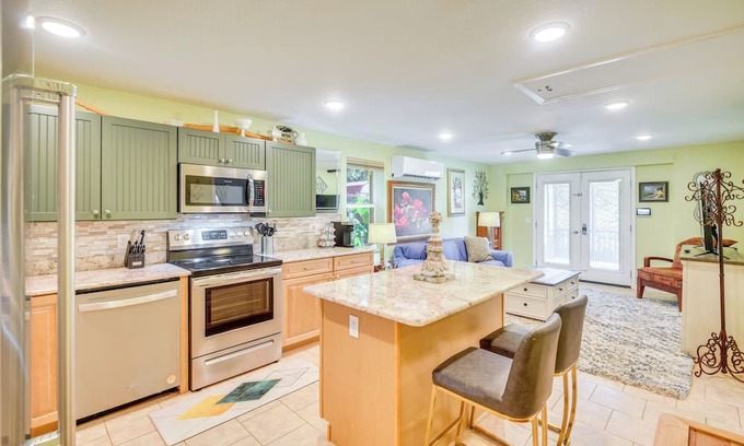 Umatilla Cottage | Cottage 13 Mi to Dtwn Mount Dora!