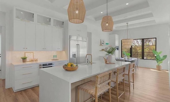 Ponte Vedra Beach House | Spacious 5 bedroom house with hot tub and pool, minute walk to the beach.