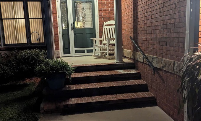 Hesston House | Meadow Lane Retreat Spacious 4-bedroom house in wonderful Hesston with AC, WiFi