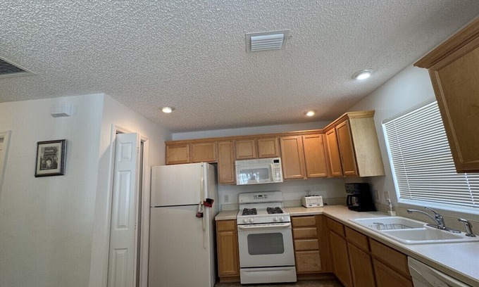 Virginia Trace House | Charming 2-Bedroom Retreat with Pool in The Villages