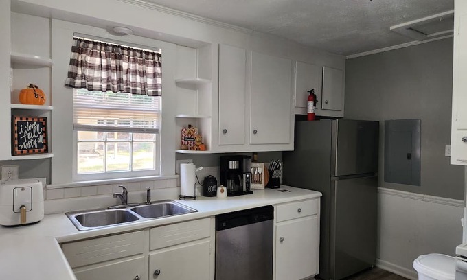 Moultrie House | Charming 3-bedroom house in historic southwest Georgia!