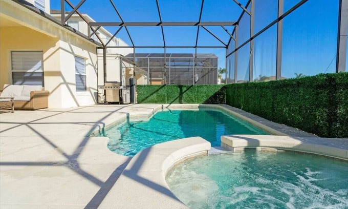 Highgate Park House | 407A) Extremely nice home with private pool!