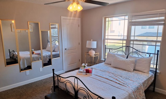 Kansas City House | Charming townhome with WiFi, AC, fitness room in fabulous Kansas City