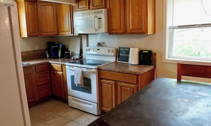 Heron Walk House | Cozy 2 Bedroom House with Recording Space in Nashville