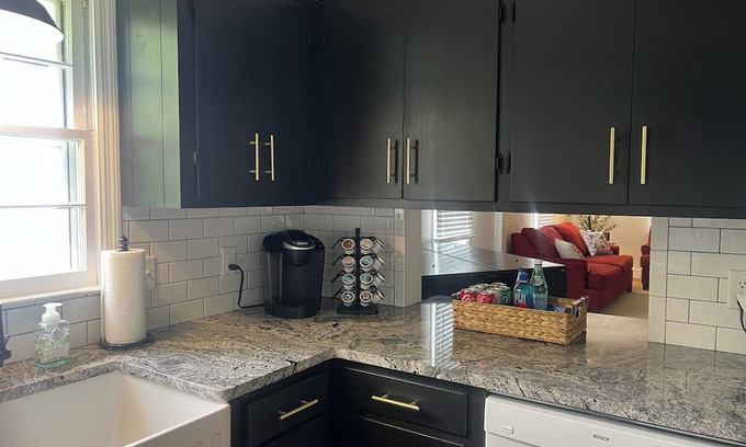 Mount Vernon House | Charming 2-bedroom house with AC and WiFi in downtown Ailey