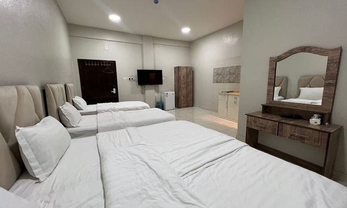 Al Harra Al-Sharqiah Apartment | 4-bedroom apartment in delightful Madinah with AC, WiFi. Enjoy your stay
