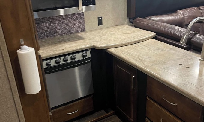 Cottondale House | Toy Hauler- 43' Camp Style in private lake area.