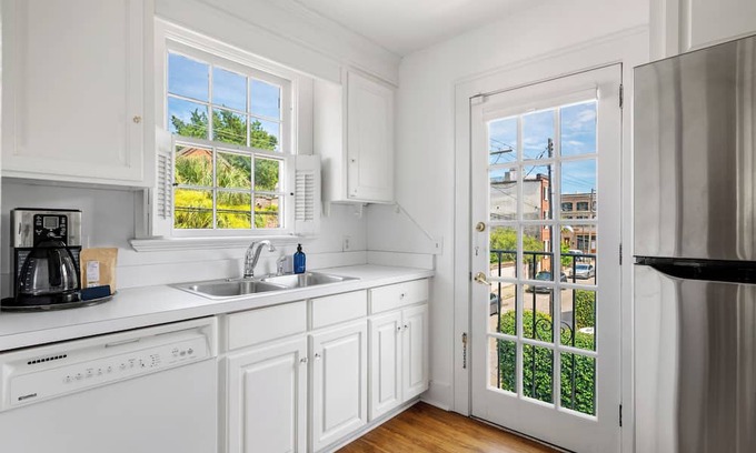 Charleston Historic District Condo | Downtown Historic District, corner of Anson and Wentworth, Available immediately