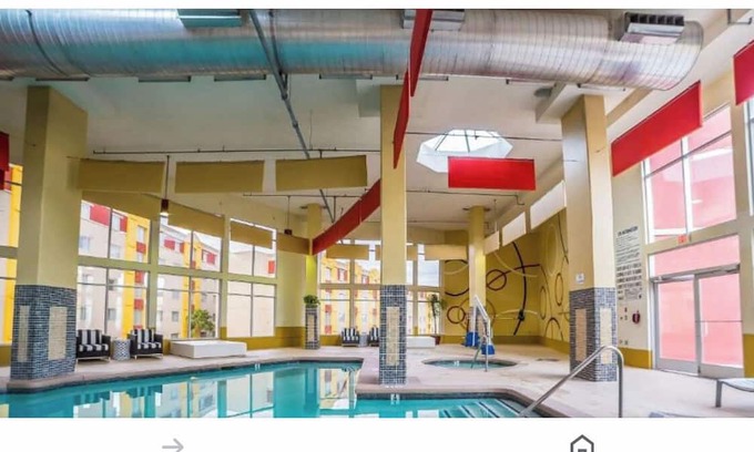 Paradise Resort | CES week, NO resort fee for 6 guests, close to Convention Ctr, shuttle&FREE WiFi