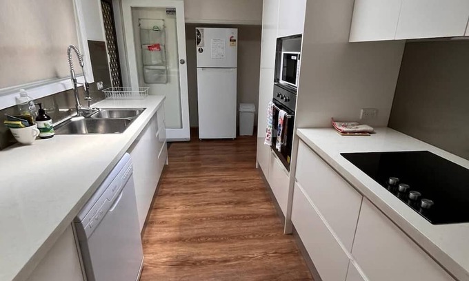 Old Toongabbie House | Duplex House In Toongabie Near The Hills Area