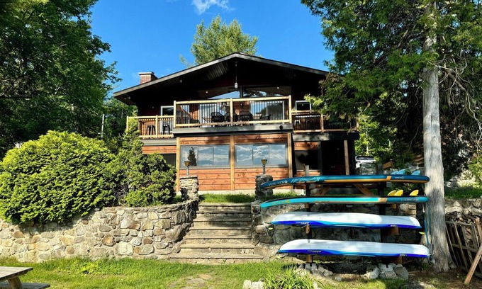 Chertsey Ski Chalet | The Horizon - Panoramic view of the lake - Spa