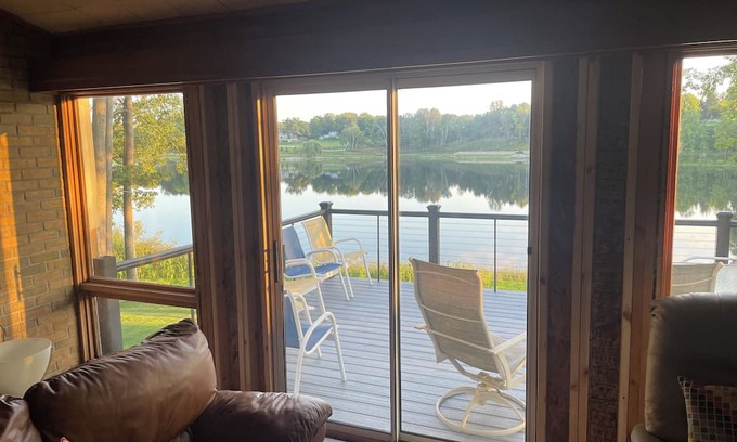Fremont House | Lakefront 3-bedroom 2 Bath House with WiFi, AC on 2nd Lake in Fremont, Michigan