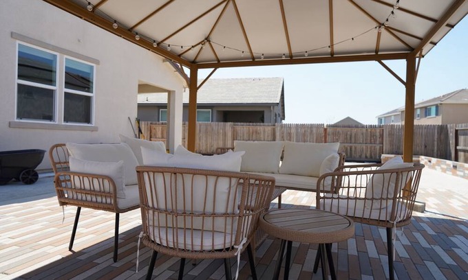 Peters House | Spacious. Close to Great Wolf. Ideal for Families!