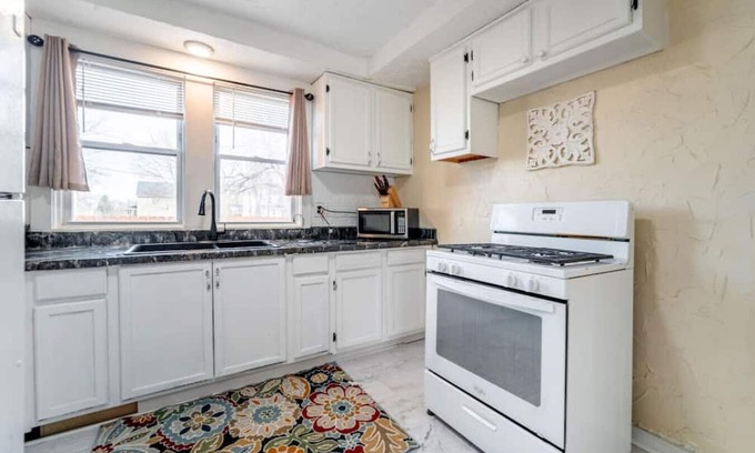 Akron House | Large 5-Bed, 2-Bath Central Akron Group House