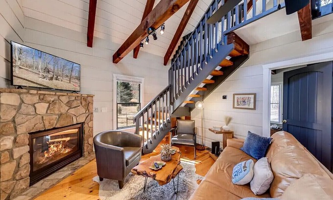 Demorest Cabin | Riverland Retreat, Cozy Cabin on Soque River in Demorest. Pet-Friendly!