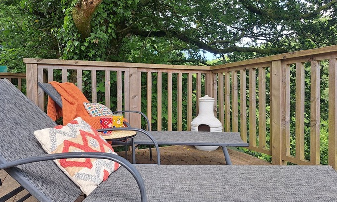 Christchurch Cabin | Gorgeous & Secluded Treehouse on Private Wildlife Reserve with Hot Tub Exmoor 7m