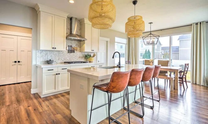 Vineyard House | Luxury Home-Pool-Pickleball-Hottub-FamilyFriendly-Toys