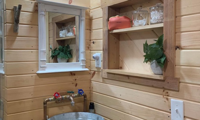 Chandlersville Cabin | Cozy Cabin near The Wilds- Pet Friendly