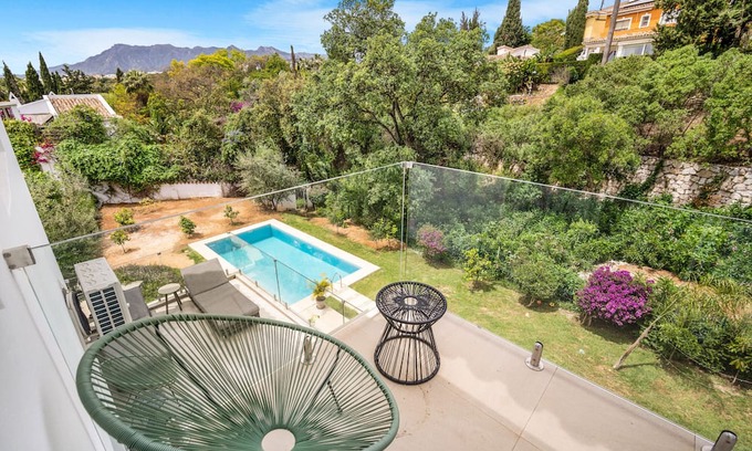 Urbanizacion el Rosario House | Holiday Home 'Casa Bonita' with Mountain View, Wi-Fi and Air Conditioning