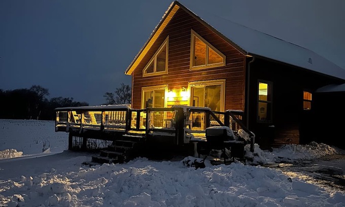 Milan Cabin | Cozy cabin on family farm. Surrounded by nature, yet close to the Quad Cities.