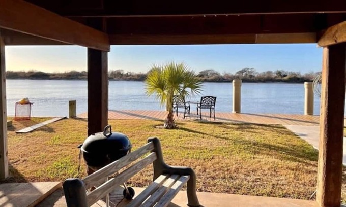 Matagorda Cabin | Waterfront Cabin includes lighted fishing pier on the Colorado River