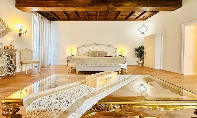 Rione III Colonna Apartment | ECHOES OF ANCIENT ROME: A GLIMPSE INTO MODERN COMFORT AND HISTORY, SPANISH STEPS