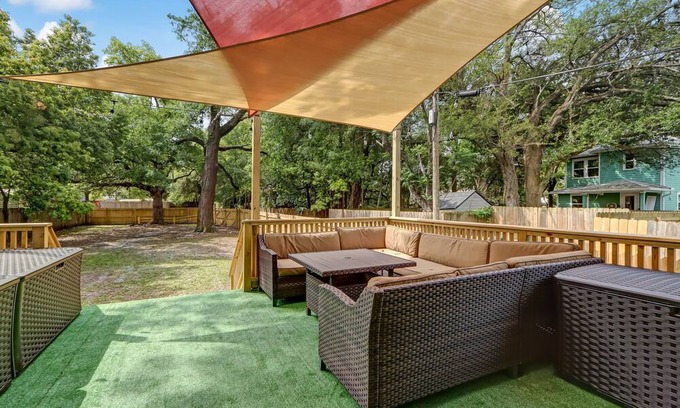 Urban Core Cottage | Sleeps 11, 9 beds