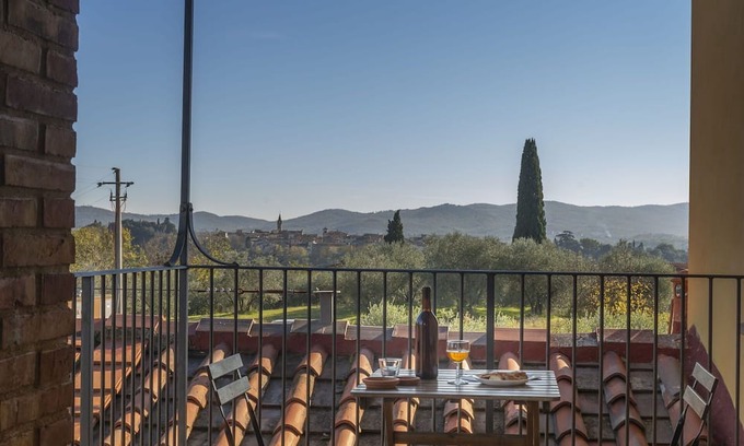 Laterina Apartment | Beautiful apartment with pool, A/C, WIFI, TV, panoramic view and parking, close to Arezzo