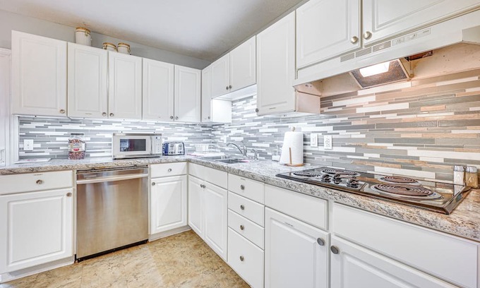 Cadiz House | 'Delma's Haven' in Cadiz w/Deck & Lake Access!