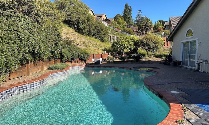 El Sobrante House | Home nestled in the Richmond/El Sobrante hills of the East Bay.