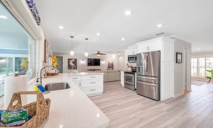 Lutz House | Chase Sunsets & Summer Vibes at Bluewater Beach - Your Lakeside Retreat Awaits!