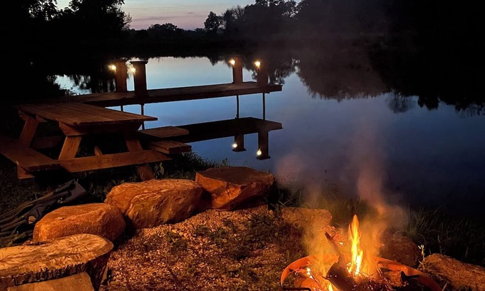 Norwalk Cabin | Charming Waterfront Tiny House & Sauna