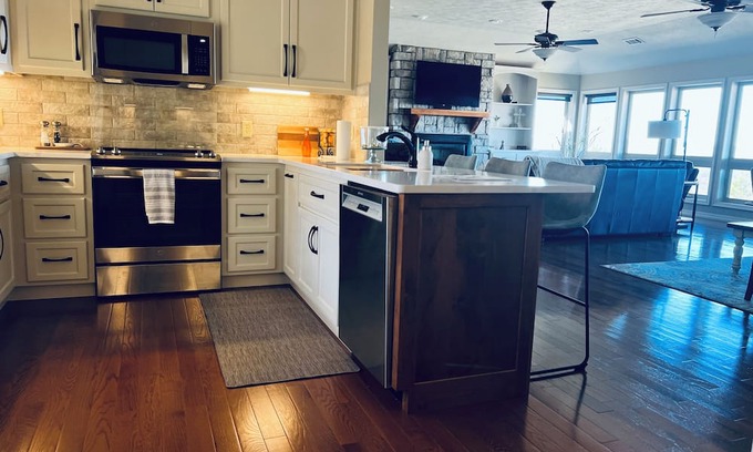 Salado House | Scenic Vista Pointe - Family-sized home close to attractions/events yet peaceful