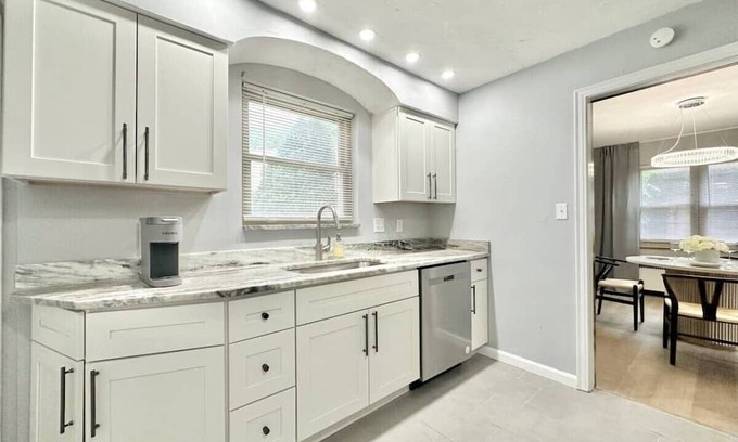 South Hills House | Luxe Mt. Lebanon Home | Central | Free Parking