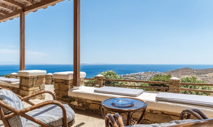 Agios Ioannis House | Holiday Home 'Aegean'stop View' with Sea View, Private Garden and Wi-Fi