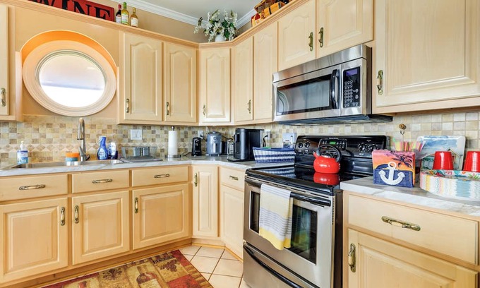 Theodore House | Waterfront Vacation Rental: 9 Mi to Dauphin Island