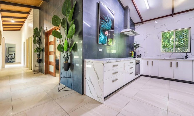 Karama House | LUX POOLSIDE ESCAPE in LARGE FAMILY HOME