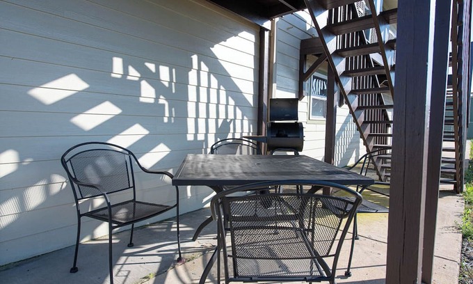 Intracoastal City Condo | Family Escape: Cozy Condos by Water - Fish & Relax