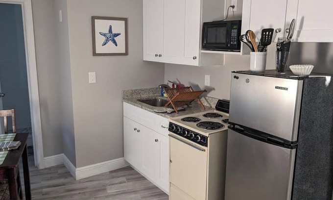 Capri Isle Apartment | Cozy and Comfortable Studio Apt. Steps to Treasure Island Beach!