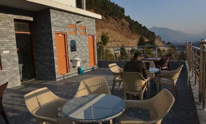 Mohal Hotel | Tulip Flowing River View Bhuntar