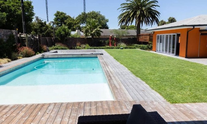 Belville Apartment | Garten Wohnung mit Pool