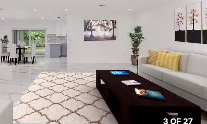 Pinecrest House | Pinecrest Home Newly updated. Best location.