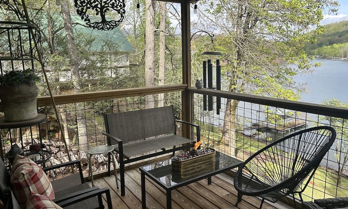 Hayesville Cottage | Chatuge Lake front! 5 Beds, Sleeps 8, private dock w/covered slips. Quiet Cove!