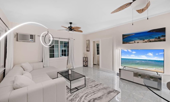 McCully - Moiliili House | Charming 4BR/2BA Hawaii House - Ideal for Families, Close to Attractions